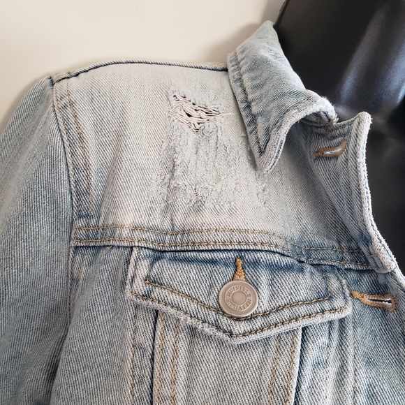 Brandy Melville Denim Jacket - Picture 4 of 10